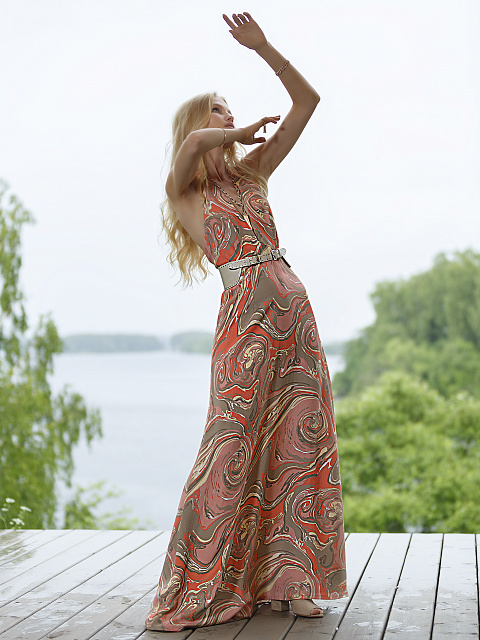 Коралловое платье с открытой спиной, 3