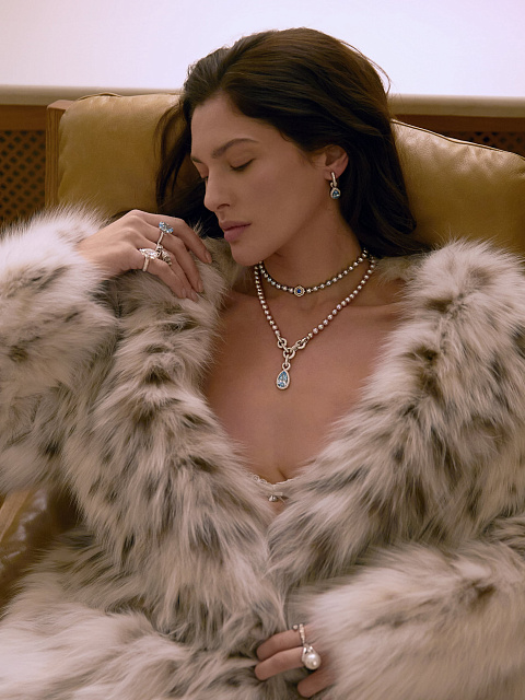 Серьги из белого золота с голубым бриллиантом, 10