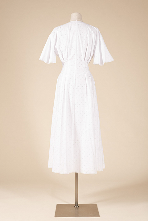 Платье-рубашка из белого хлопка в горох, рукав бабочка, защипы по талии, кнопки, кружево по краю, 2