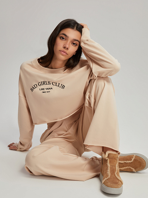 Светло-бежевый трикотажный костюм Bad Girls Club с черной вышивкой, 5 Светло-бежевый трикотажный костюм Bad Girls Club с черной вышивкой, 5