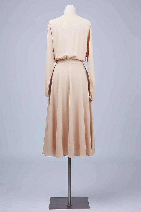 Платье-рубашка из бежевой плательной ткани, рукав летучая мышь, 1