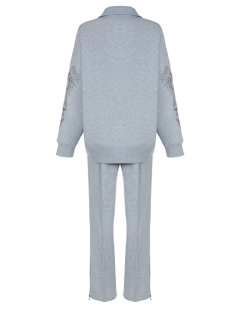 Серый трикотажный костюм с вышивкой в тон, 2