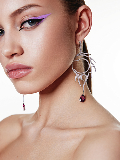 Серьги из белого золота с гранатами огранки «груша» и бриллиантами, 3 Серьги из белого золота с гранатами огранки «груша» и бриллиантами, 3