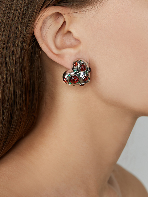 Пусеты из серебра с гранатами круглой огранки и зелеными фианитами, 2