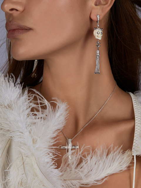 Серьги-кисти из белого золота с бриллиантами и черепами из бивня мамонта, 3