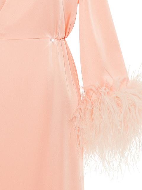 Розовое атласное платье-макси с боа на рукавах, 4
