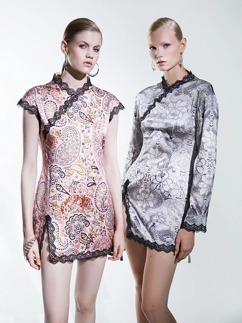 Розовое платье-мини с узором пейсли и кружевом, 5