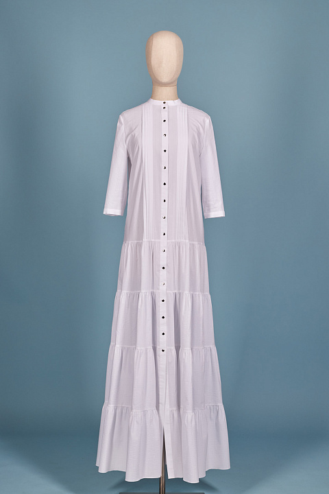 Платье из белого хлопка жатки, отрезное по бедрам, четыре яруса, лиф со складками, кнопки, 1