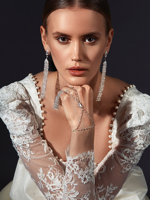 Кольцо-кисть из белого золота с бриллиантами огранки «бриолет», 3