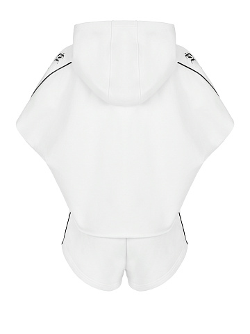 Белый трикотажный костюм с шортами и черной вышивкой, 2