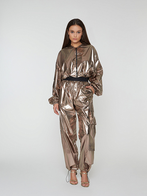 Золотистый костюм-двойка из бомбера и брюк-карго, 3 Золотистый костюм-двойка из бомбера и брюк-карго, 3