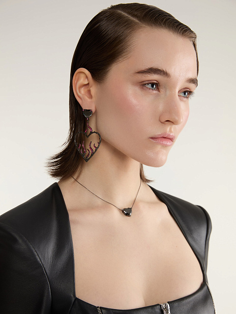 Серьги из черненого золота, бриллиантов и рубинов, 3