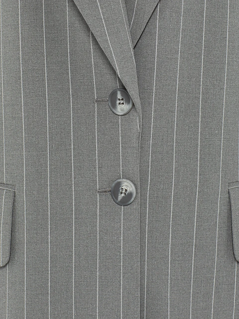 Серый объемный жакет в полоску, 5