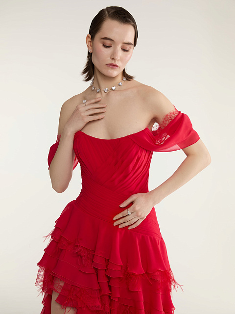 Красное платье-макси из шелка с кружевом и перьями, 6