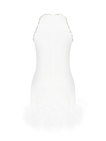 Белое платье-мини с вырезом-каплей и боа, 2