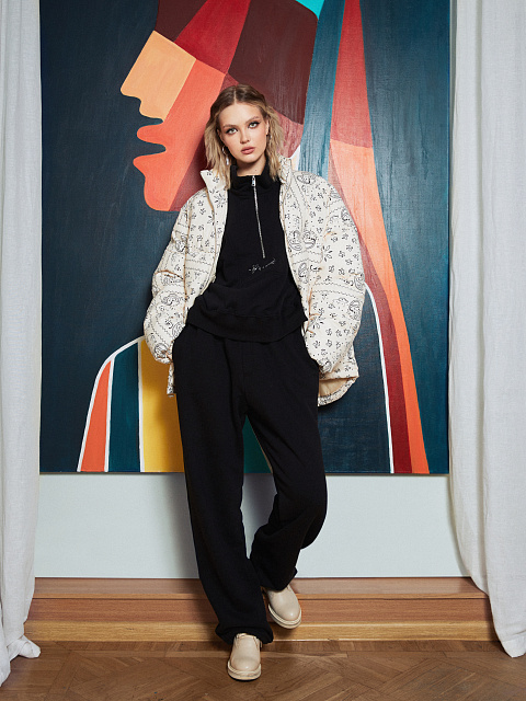 Молочный пуховик с узором «пейсли», 8