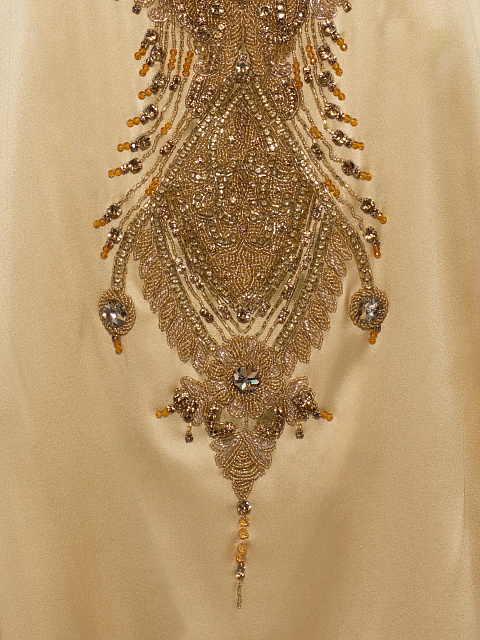 Золотой шелковый костюм-двойка с вышивкой, 4