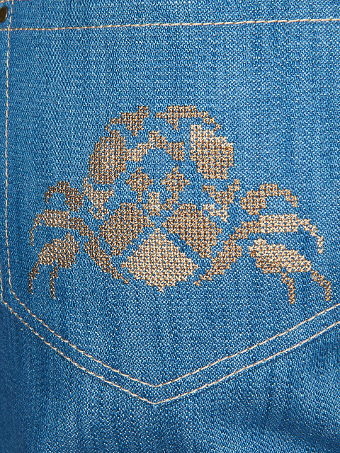 Cиние расклешенные джинсы с вышивкой на карманах, 3