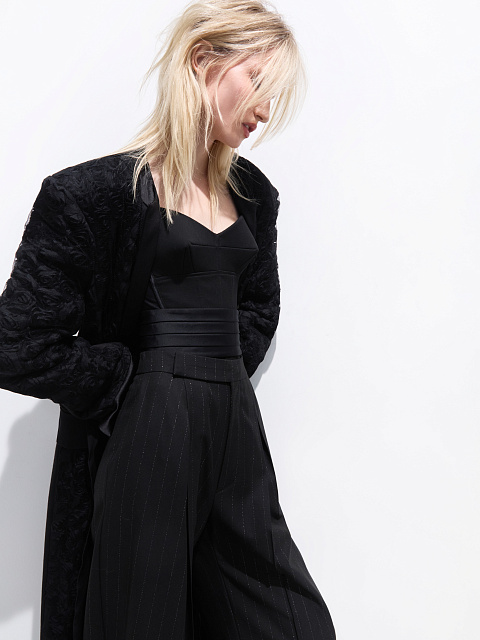 Черное пальто, 3