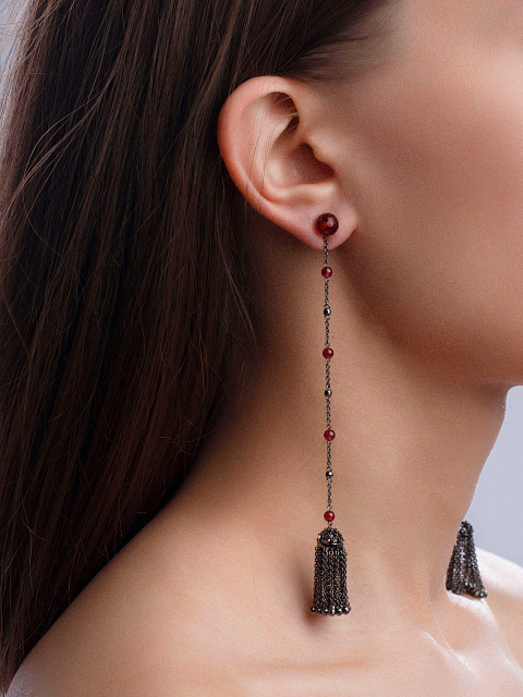 Серьги-трансформеры из черненого золота с гранатом и съемным каффом, 4 Серьги-трансформеры из черненого золота с гранатом и съемным каффом, 4