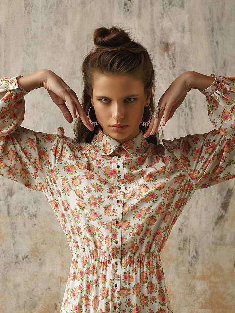 Хупсы из розового золота и бриллиантов с подвесками в виде звезд, 3