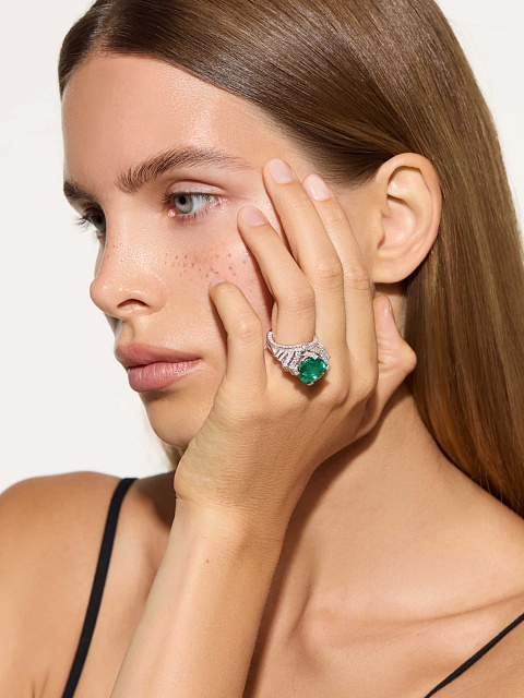 Кольцо из белого золота с изумрудом и бриллиантами, 3