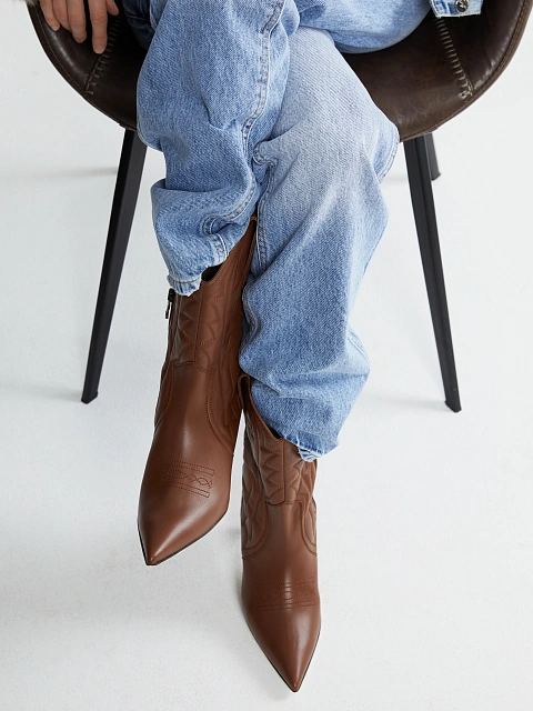 Коричневые кожаные казаки на каблуке, 6