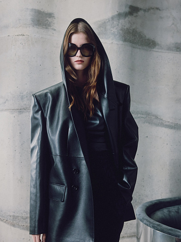 Кожаный жакет с капюшоном, 2