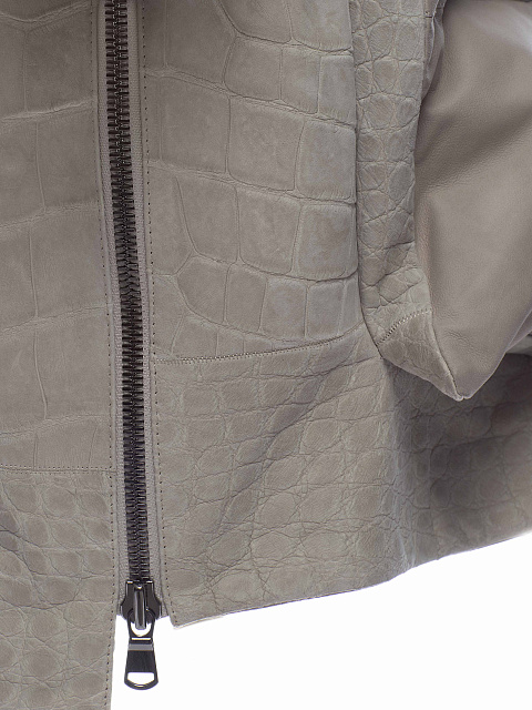 Длинный пуховик из бежевой замши с опушкой из енота и вставками из крокодила, 4