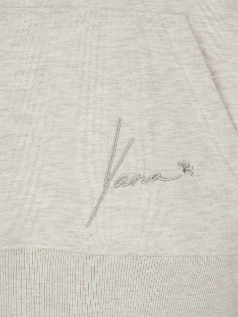 Бежевый костюм с вышивкой в тон на рукавах, 4