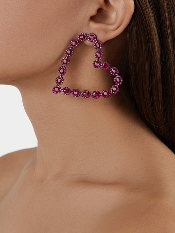 Серьги в форме сердец из черненого золота с рубинами, 2