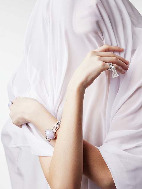 Браслет из белого золота с кабошоном из жадеита и бриллиантами круглой огранки, 6 Браслет из белого золота с кабошоном из жадеита и бриллиантами круглой огранки, 6