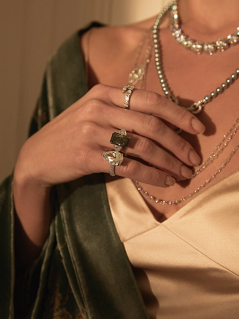 Кольцо из белого золота с бриллиантом в огранке «груша», 2 Кольцо из белого золота с бриллиантом в огранке «груша», 2