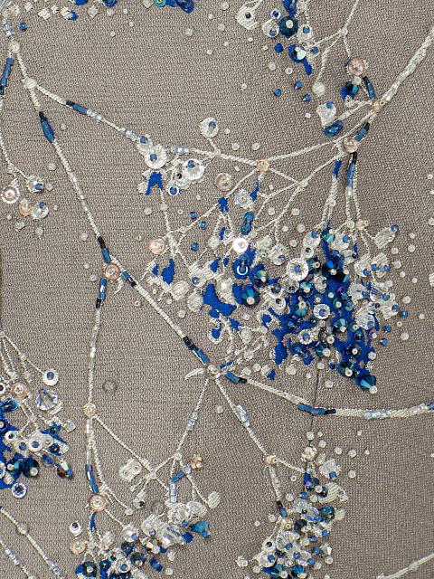 Укороченный жакет из серого жаккарда с цветочной вышивкой бисером и кристаллами, 6