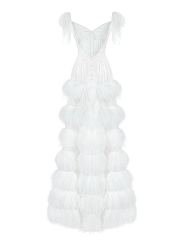 Белое шифоновое платье с отделкой из перьев, 2