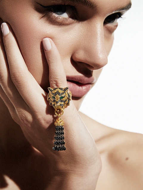 Золотое кольцо-кисть с черными и желтыми бриллиантами и изумрудами, 2