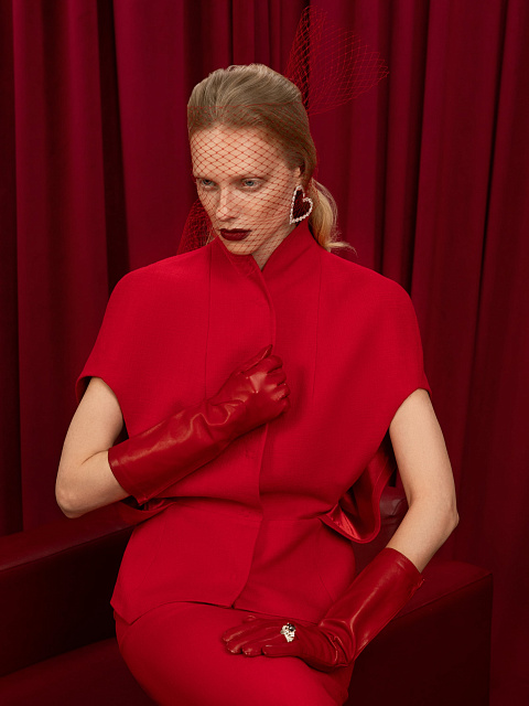 Красный костюм-двойка из жакета с баской и юбки-миди, 14