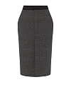 Юбка из серой костюмной ткани в клетку, длина ниже колена 65см, шлица спереди, атласный пояс,2 карм.