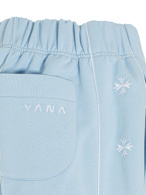 Голубой костюм с укороченной толстовкой и вышивкой в виде васильков, 6 Голубой костюм с укороченной толстовкой и вышивкой в виде васильков, 6