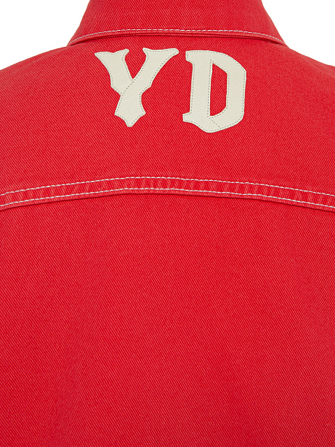 Красная джинсовая куртка с нашивкой, 4 Красная джинсовая куртка с нашивкой, 4