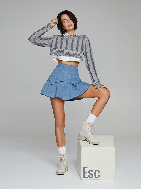 Графитовый кроп-свитер с косами и разрывами, 6