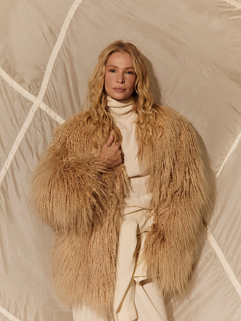 Бежевая короткая шуба из меха ламы, 2 Бежевая короткая шуба из меха ламы, 2