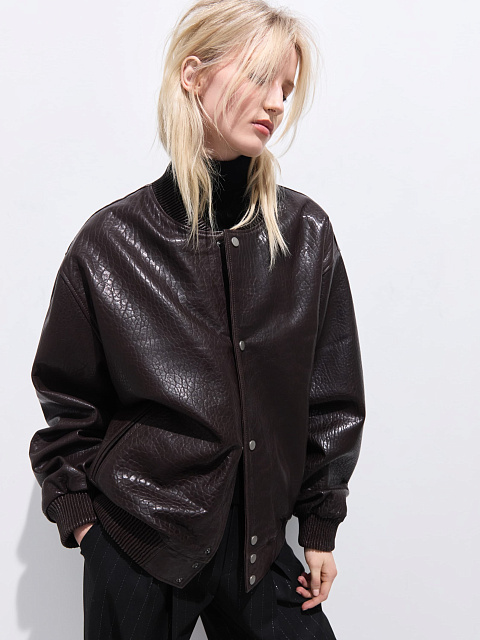 Коричневый бомбер из кожи, 2