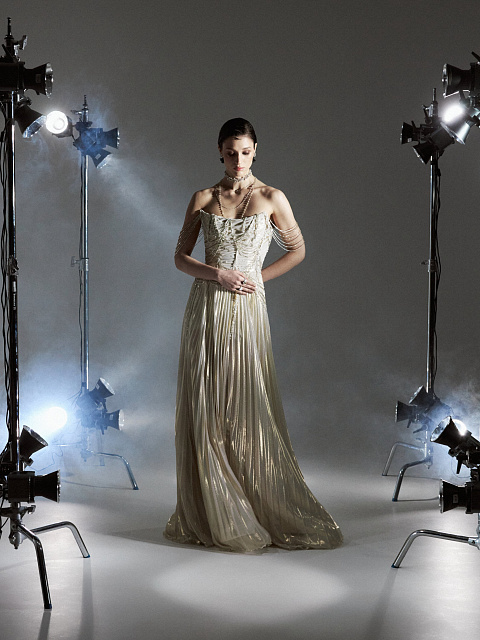 Золотистое платье-макси из шифона с вышивкой, 2