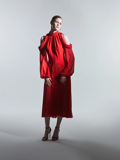 Красное платье-миди из шифона с открытыми плечами, 2 Красное платье-миди из шифона с открытыми плечами, 2