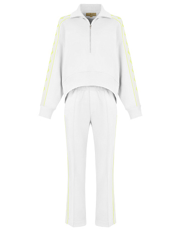 Белый костюм с укороченной толстовкой и неоново-желтой вышивкой в виде лилий, 1