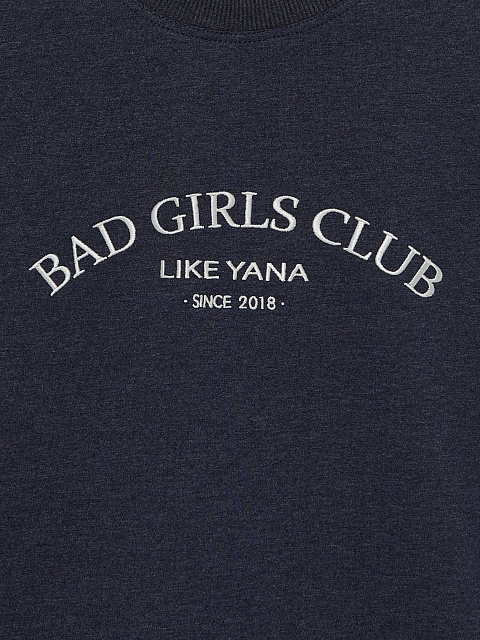 Темно-синий костюм с бермудами и белой вышивкой, 4