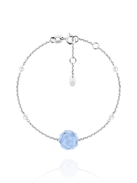 Браслет из белого золота с розой из резного халцедона и бусинами из горного хрусталя, 1 Браслет из белого золота с розой из резного халцедона и бусинами из горного хрусталя, 1