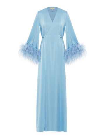 Голубое атласное платье-макси с боа на рукавах, 1
