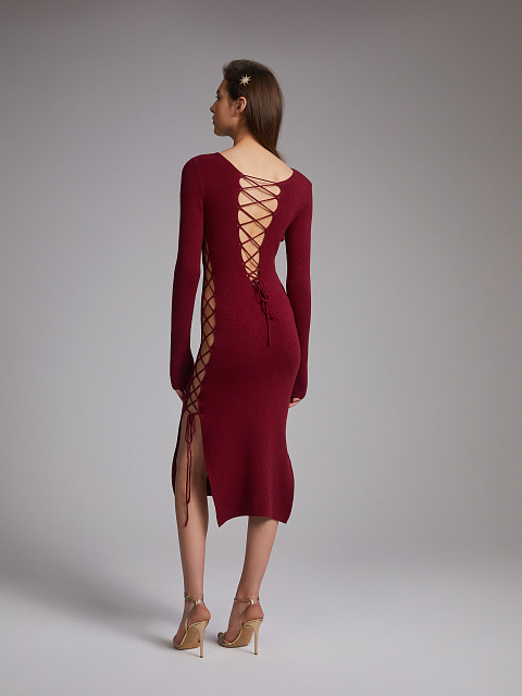 Бордовое трикотажное платье-миди с вырезами и шнуровкой, 7
